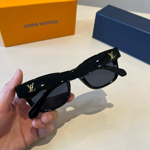 Louis Vuitton Black Women's Sunglasses - Picture 3 of 7